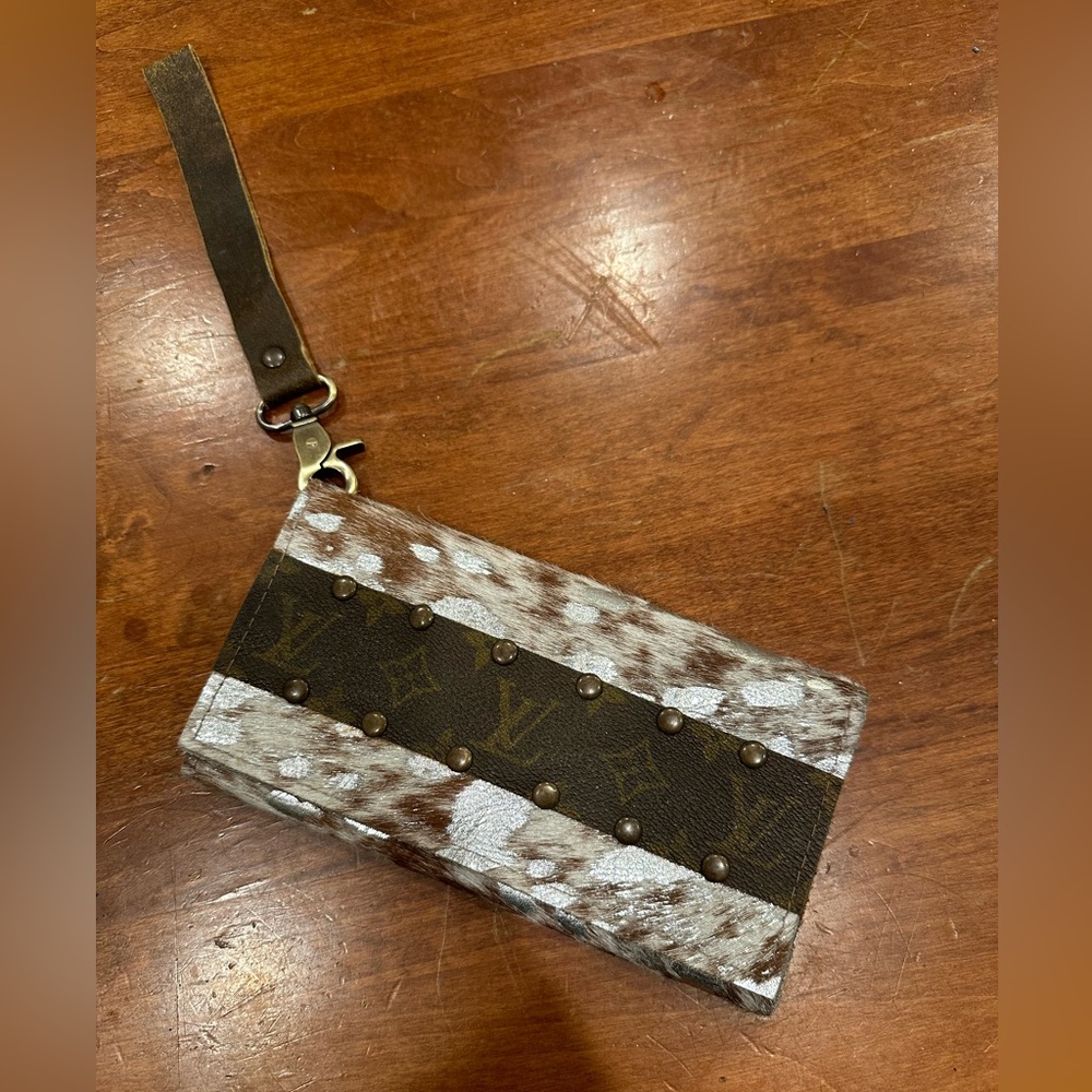 NWT Keep It Gypsy Trifold Silver Distressed Cowhide Wallet Wristlet